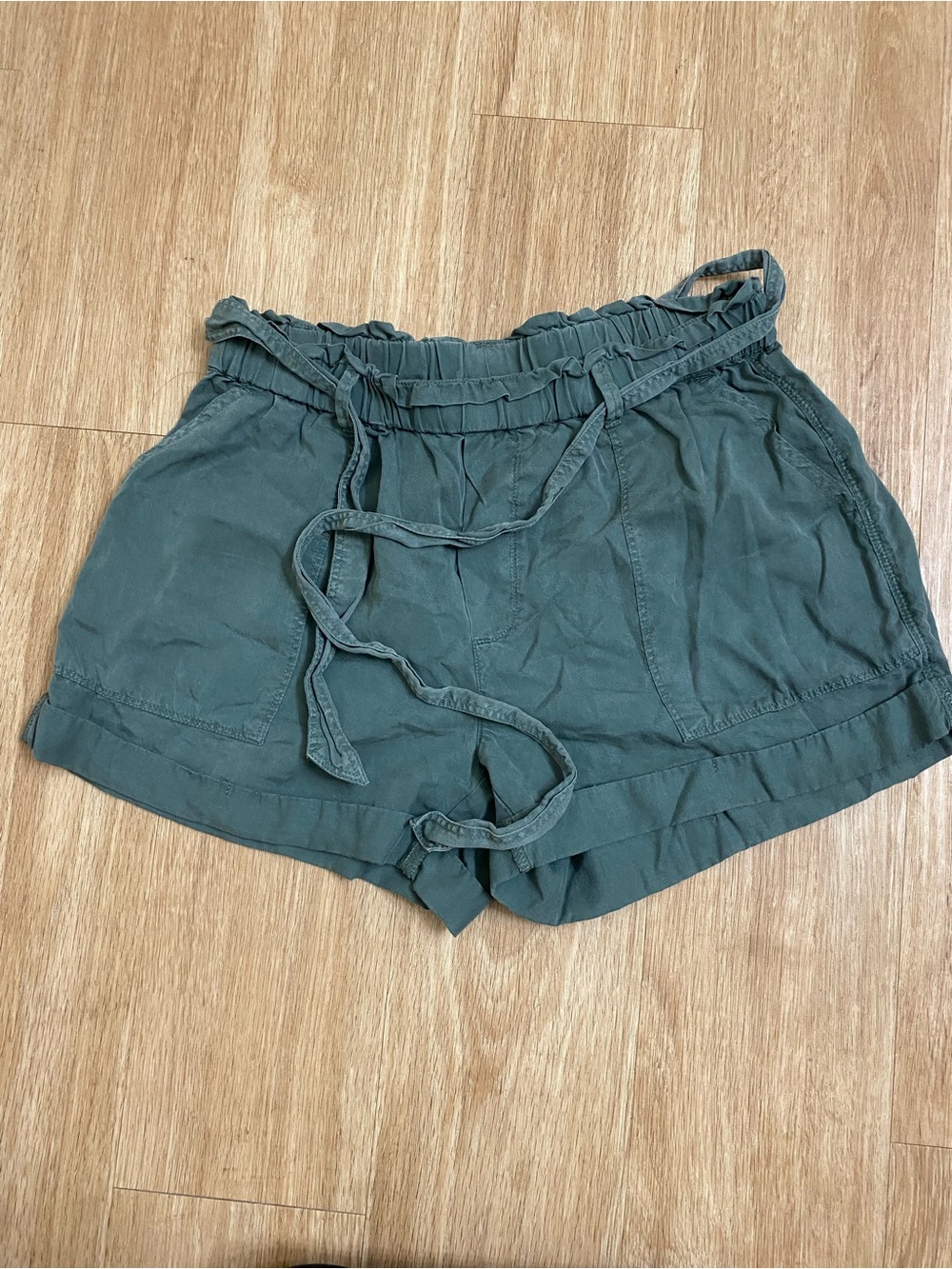 aerie High-Waist Paperbag Shorts - Olive Green